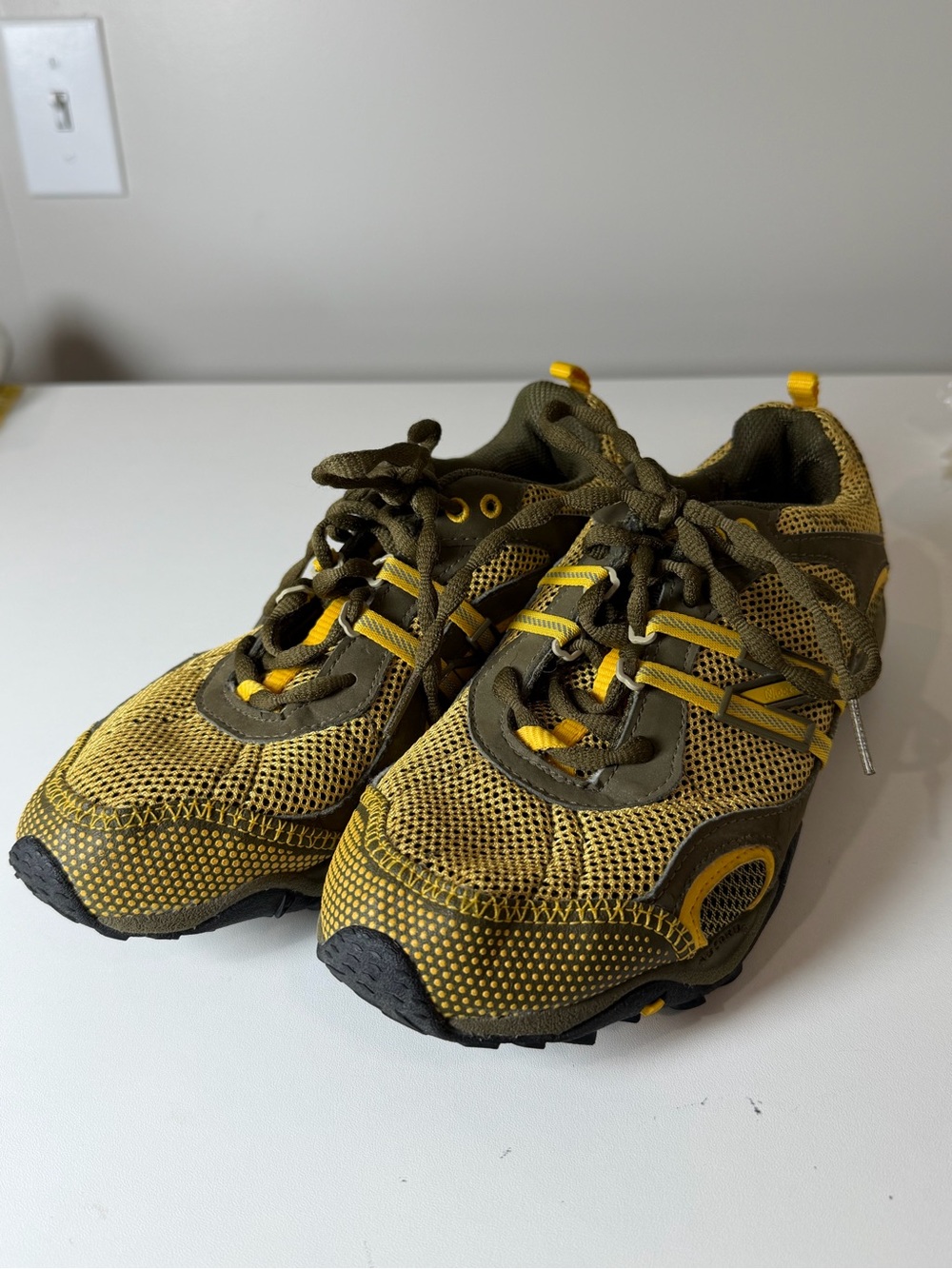 Women’s Size 9 New Balance 840 Trail Jogging Running Shoes